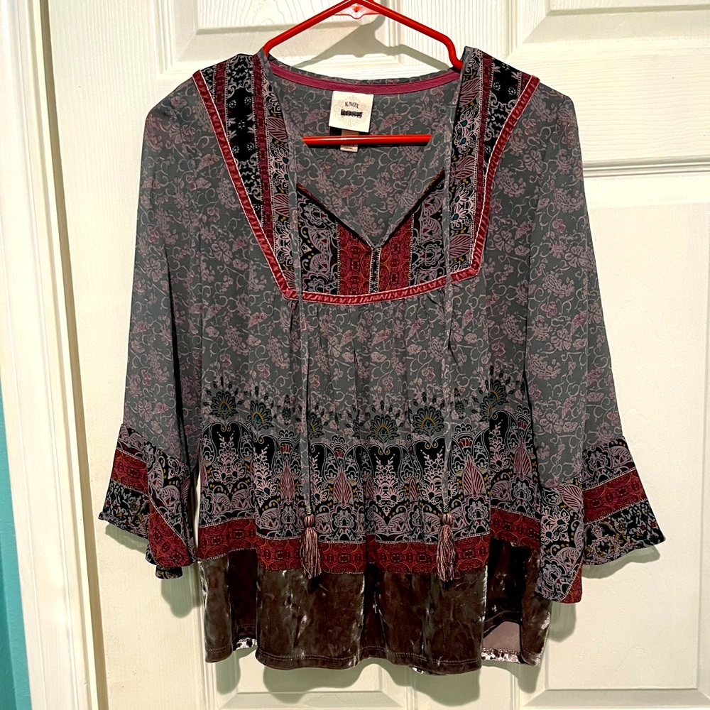Knox Rose Flowy Blouse.